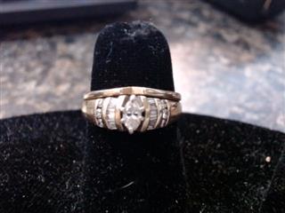 Diamond Ring .28 Carat T.W. 10K Yellow Gold 5.12g SIZE 6.5